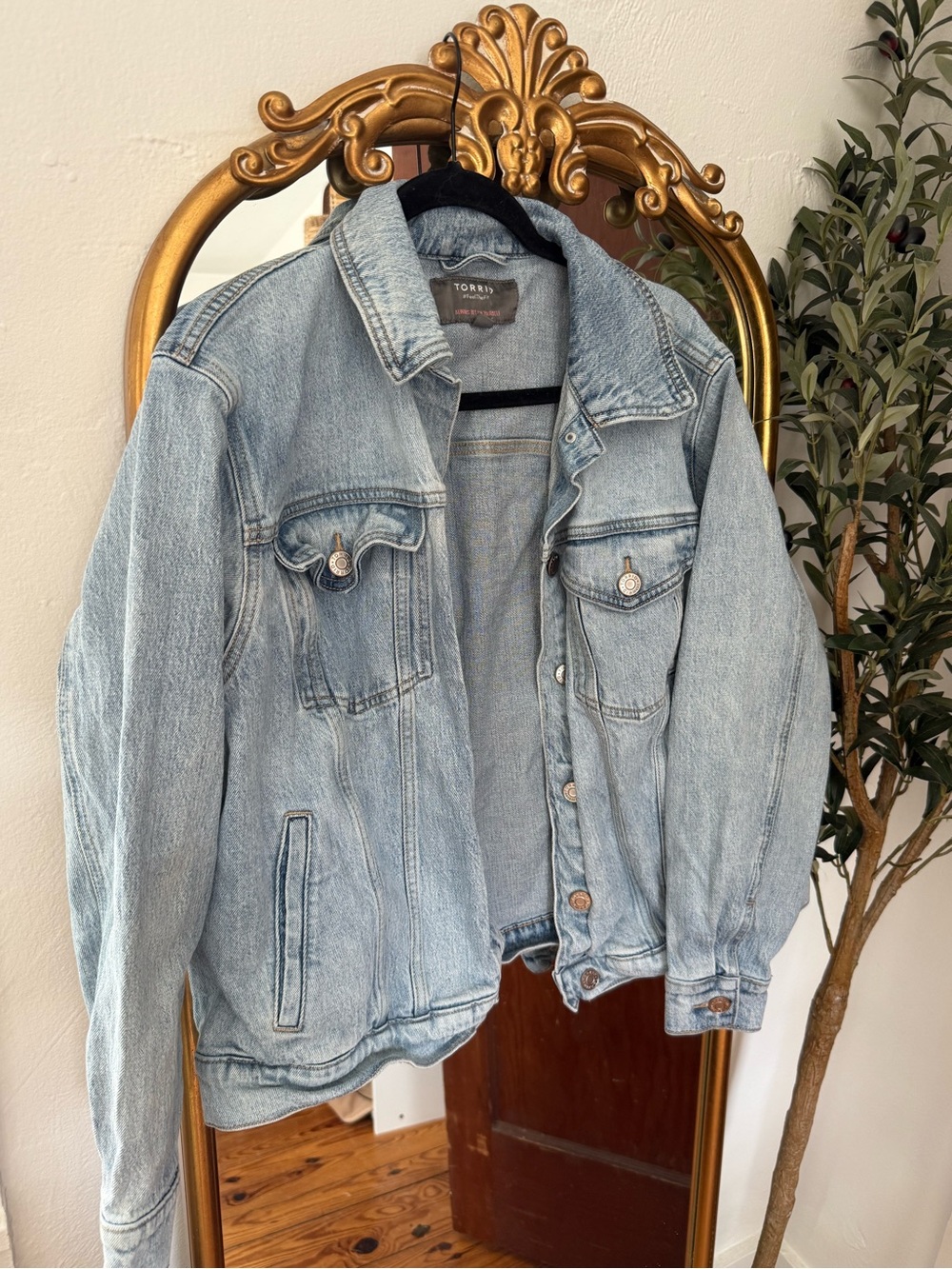 Torrid Light Wash Denim Jacket -m